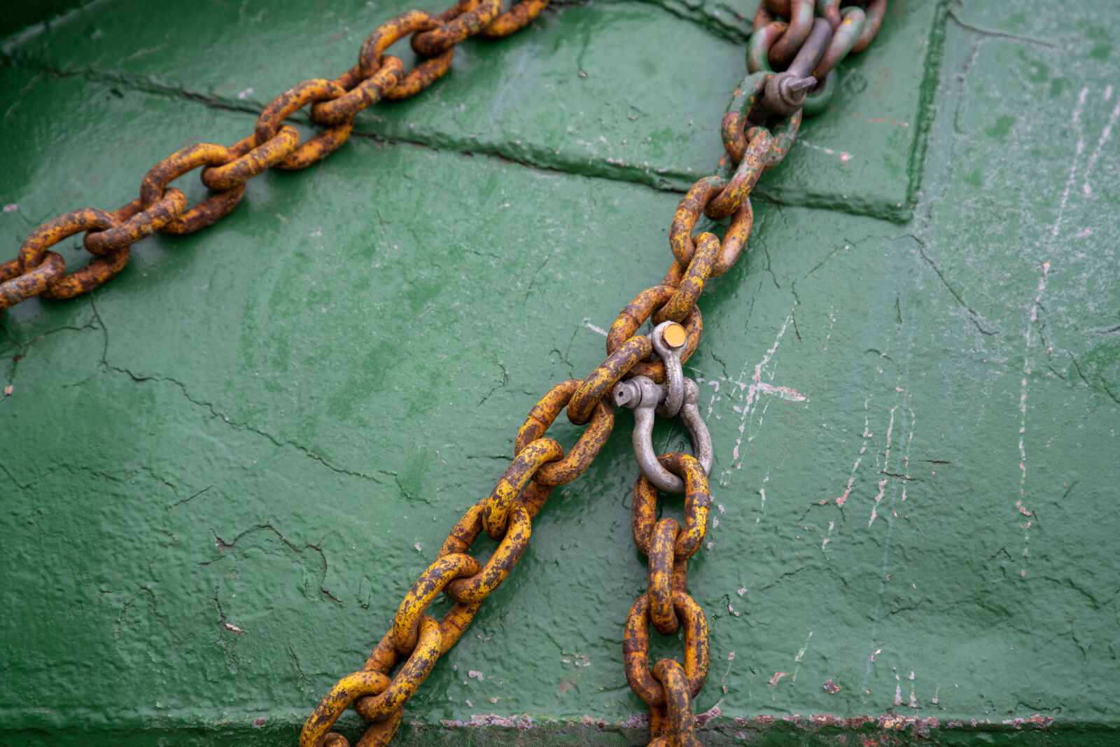 Sony a7R IV + Samyang 24-70mm F2.8 AF sample photo. Boat chain photography