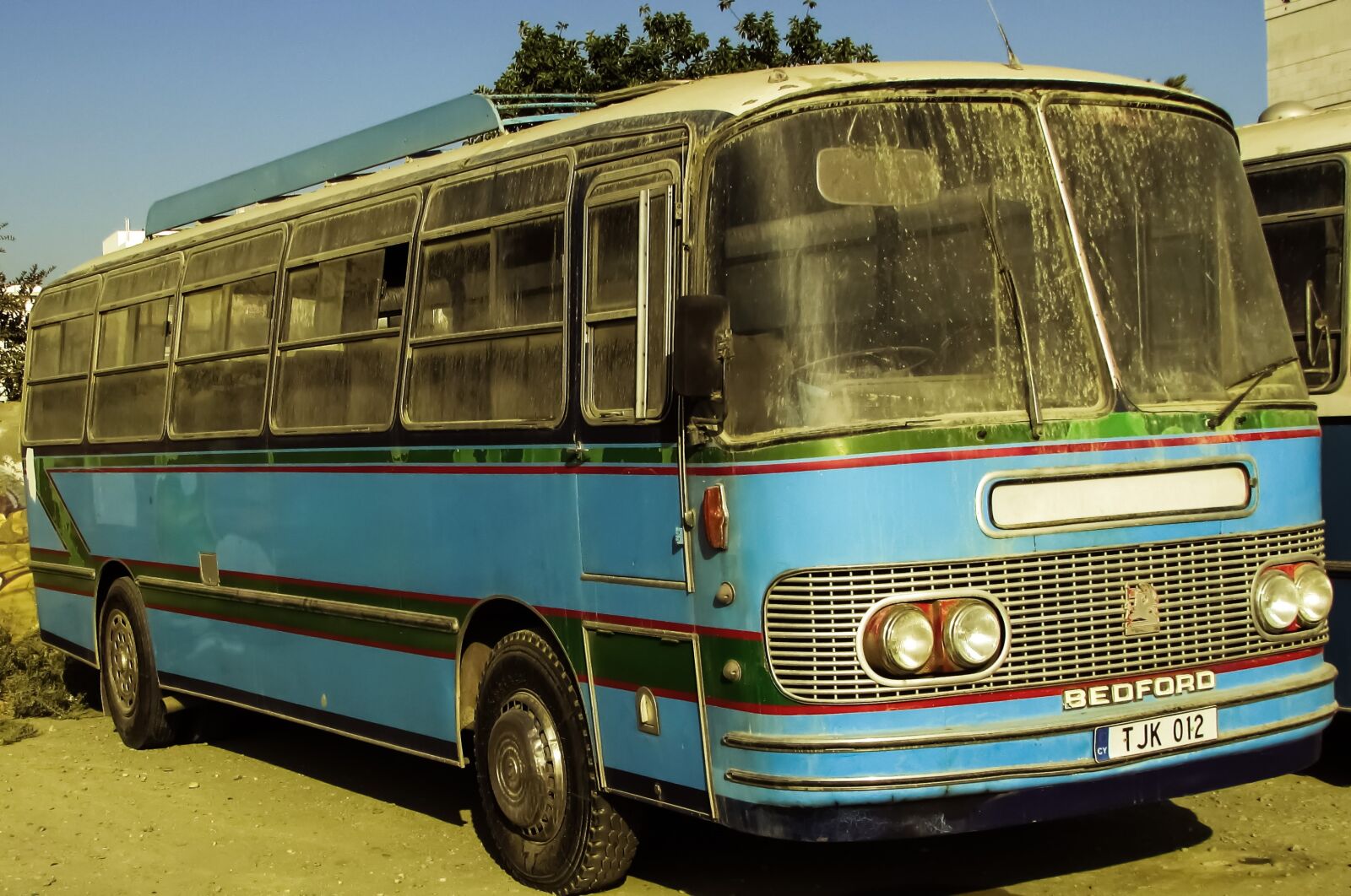 Canon PowerShot SX400 IS sample photo. Bus, old, antique photography