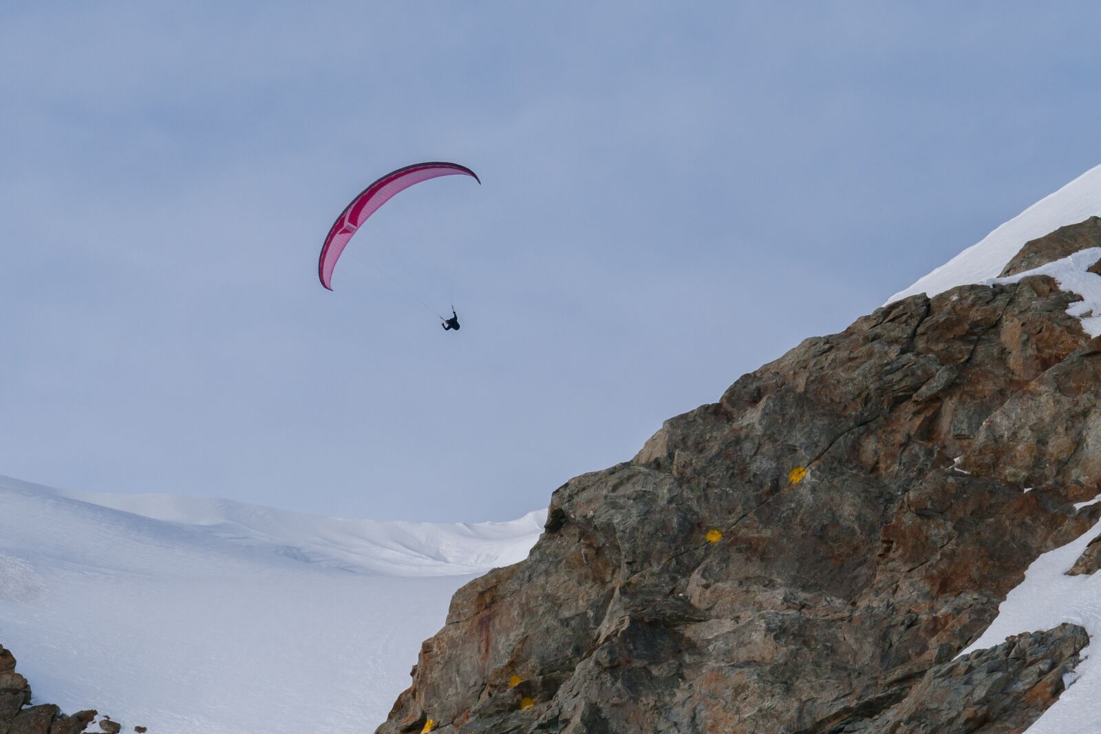 Canon EOS 400D (EOS Digital Rebel XTi / EOS Kiss Digital X) sample photo. Jungfraujoch, paragliding, risk photography