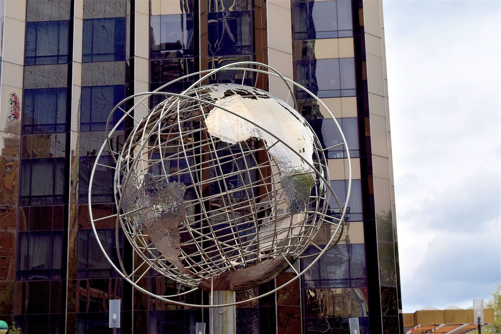 Nikon D3300 sample photo. Globe, sculpture, skyscraper photography
