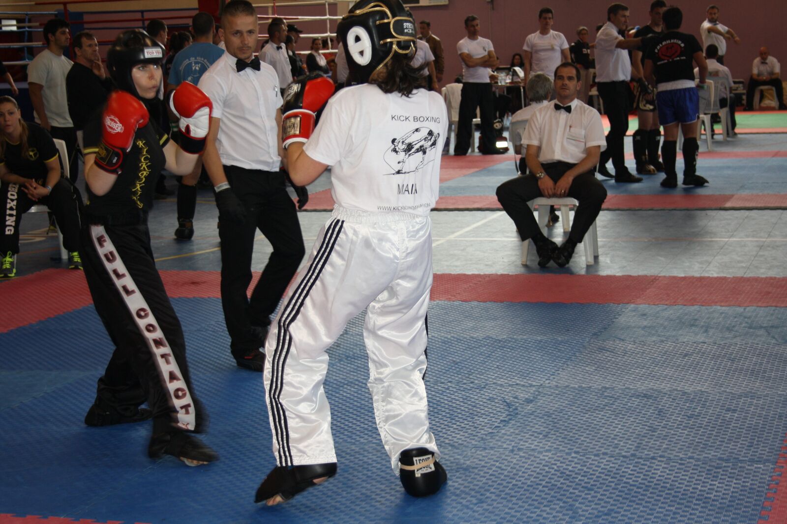 Canon EOS 1000D (EOS Digital Rebel XS / EOS Kiss F) sample photo. Kick boxing, combat, sport photography