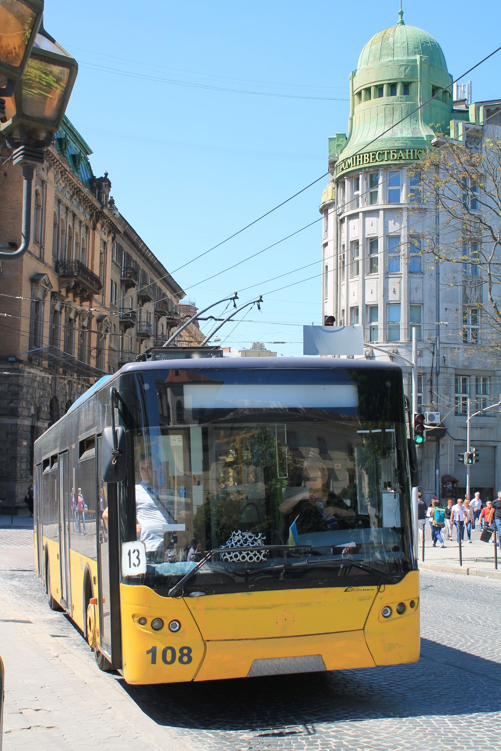 Canon EOS 1100D (EOS Rebel T3 / EOS Kiss X50) sample photo. Trolley bus, means of photography