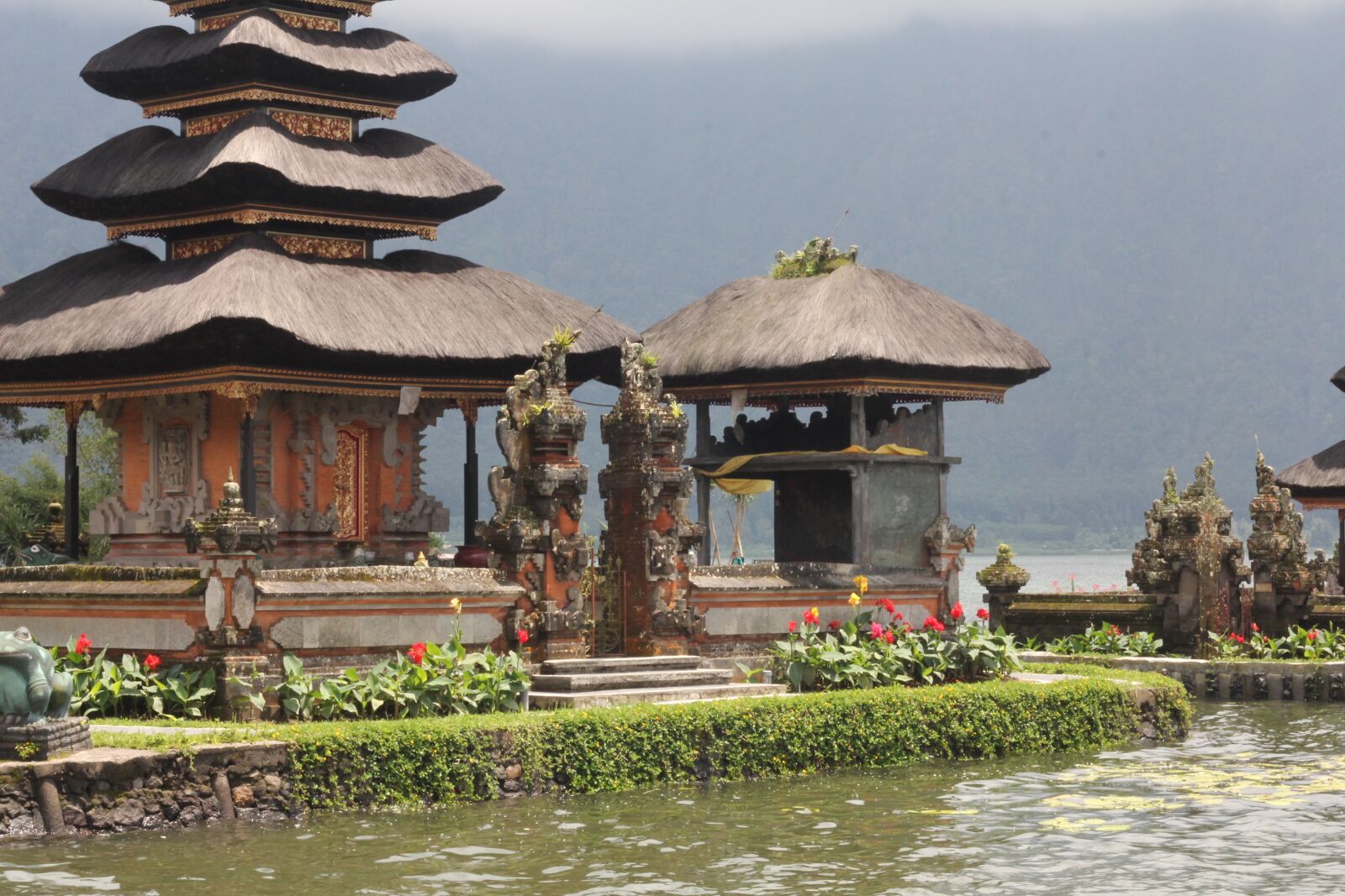 Canon EOS 60D + Canon EF 50mm F1.8 II sample photo. Temple, bali, indonesia photography