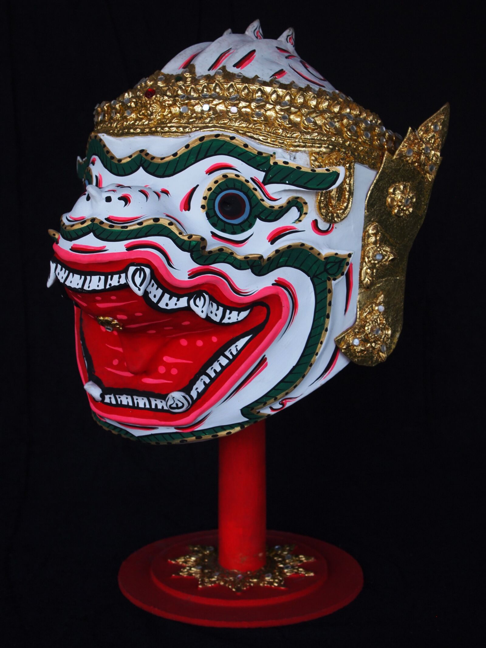 Olympus PEN E-PL1 sample photo. Decoration, hanuman, mask photography