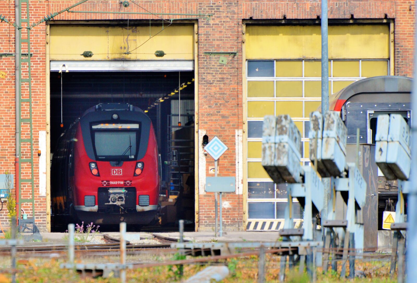 Nikon D3200 sample photo. Repair work, railway, train photography