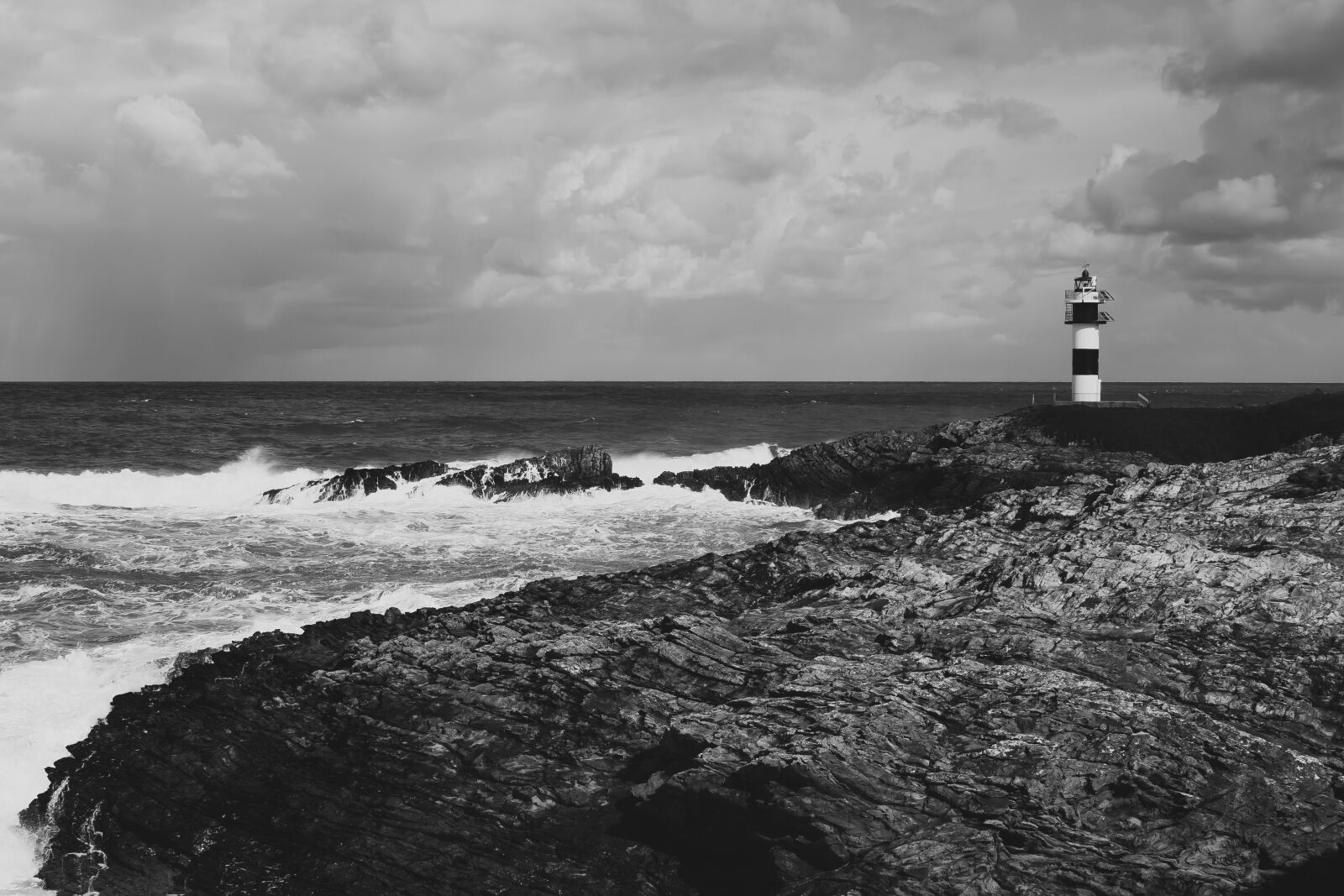 Canon EF 28-135mm F3.5-5.6 IS USM sample photo. Coast, lighthouse, black photography