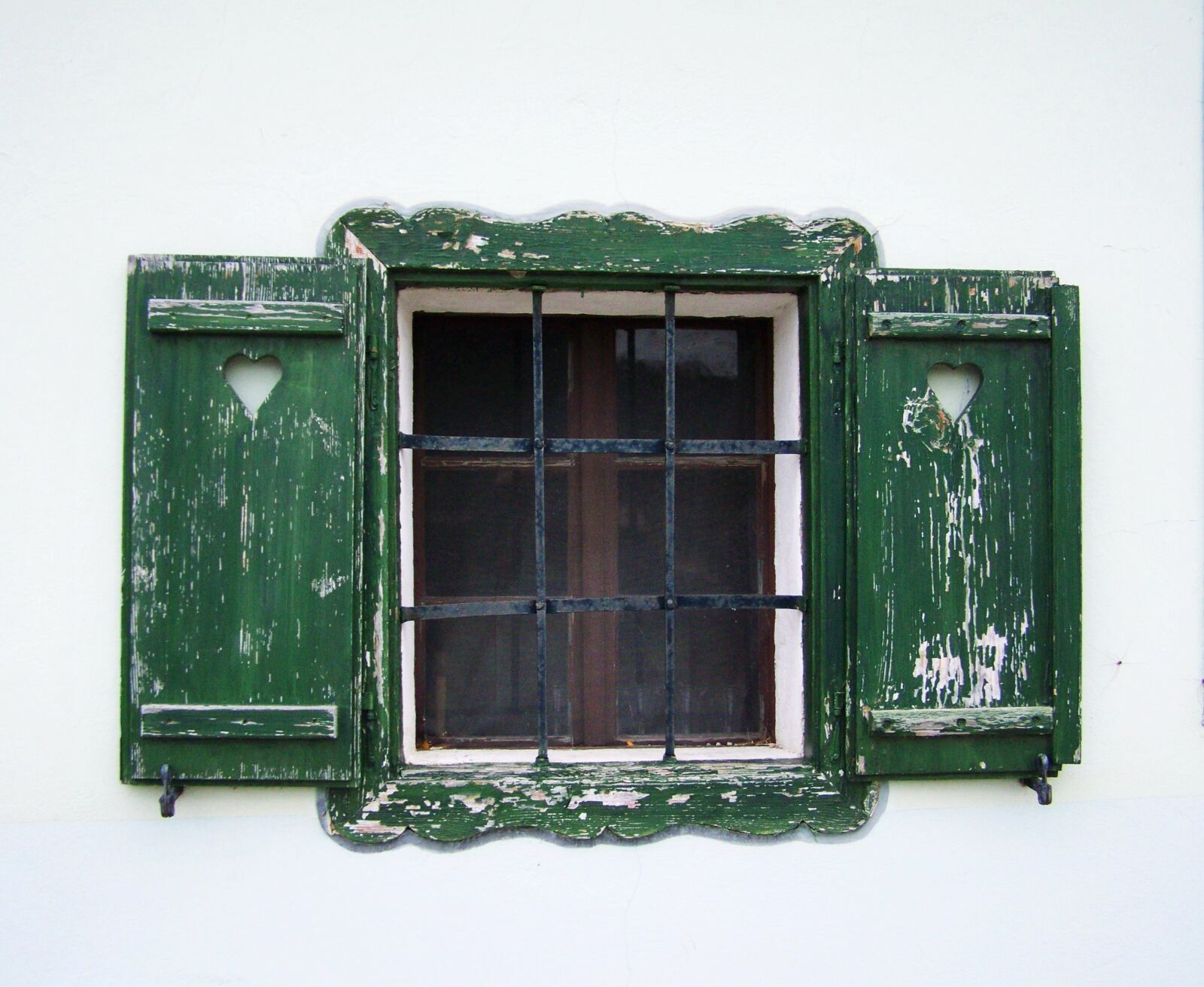 Kodak EASYSHARE ZD710 ZOOM DIGITAL CAMERA sample photo. Old window, rustic, doors photography