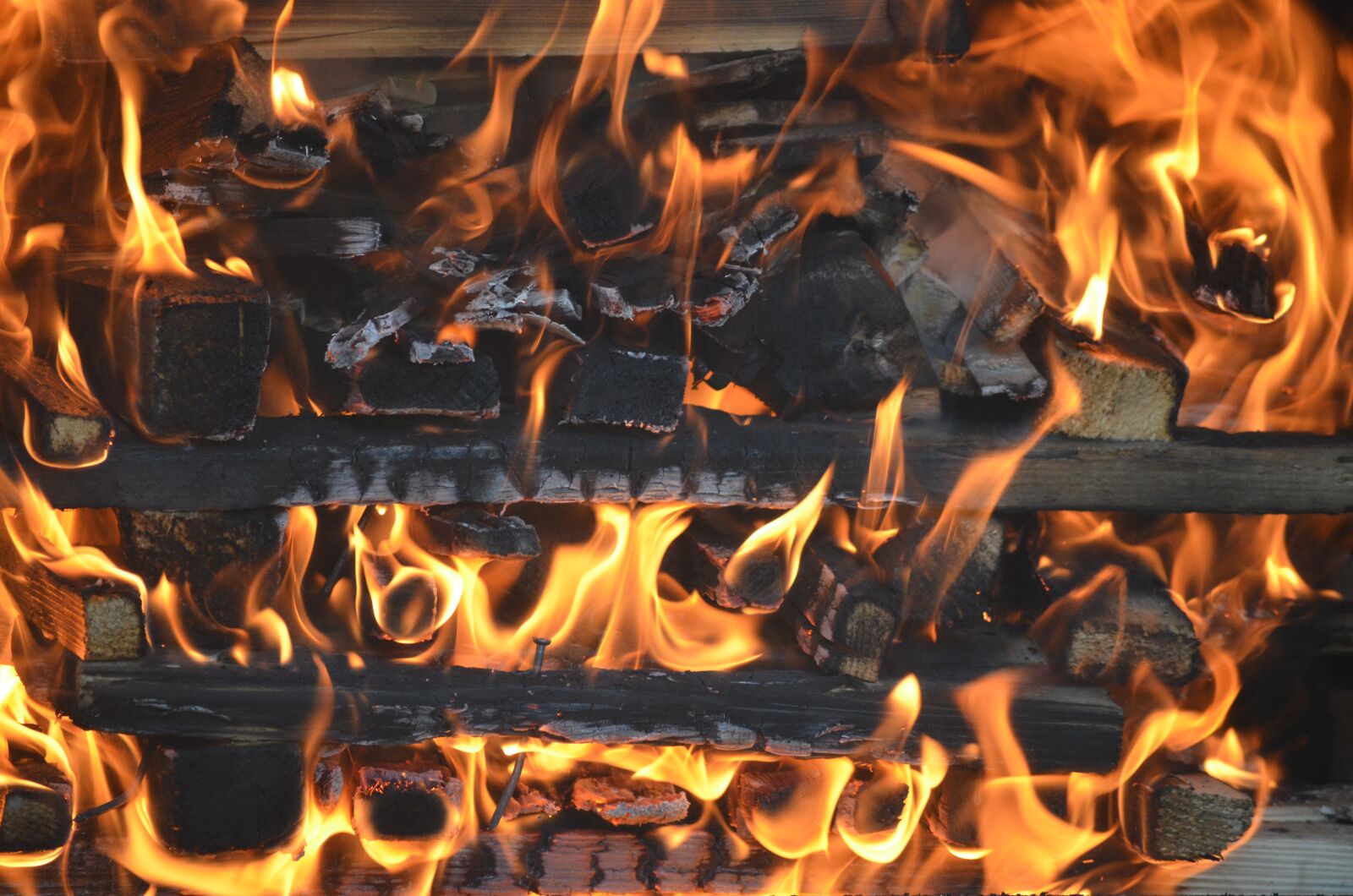 Nikon D5100 sample photo. Fire, yellow, barbecue photography