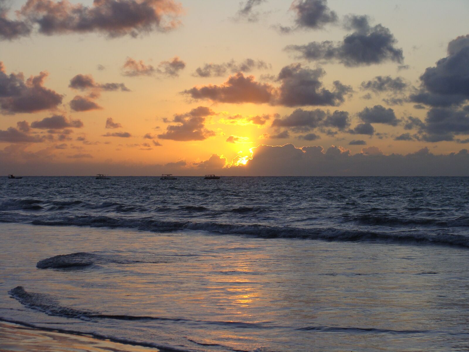 Sony Cyber-shot DSC-H10 sample photo. Beach, landscape, brazil photography