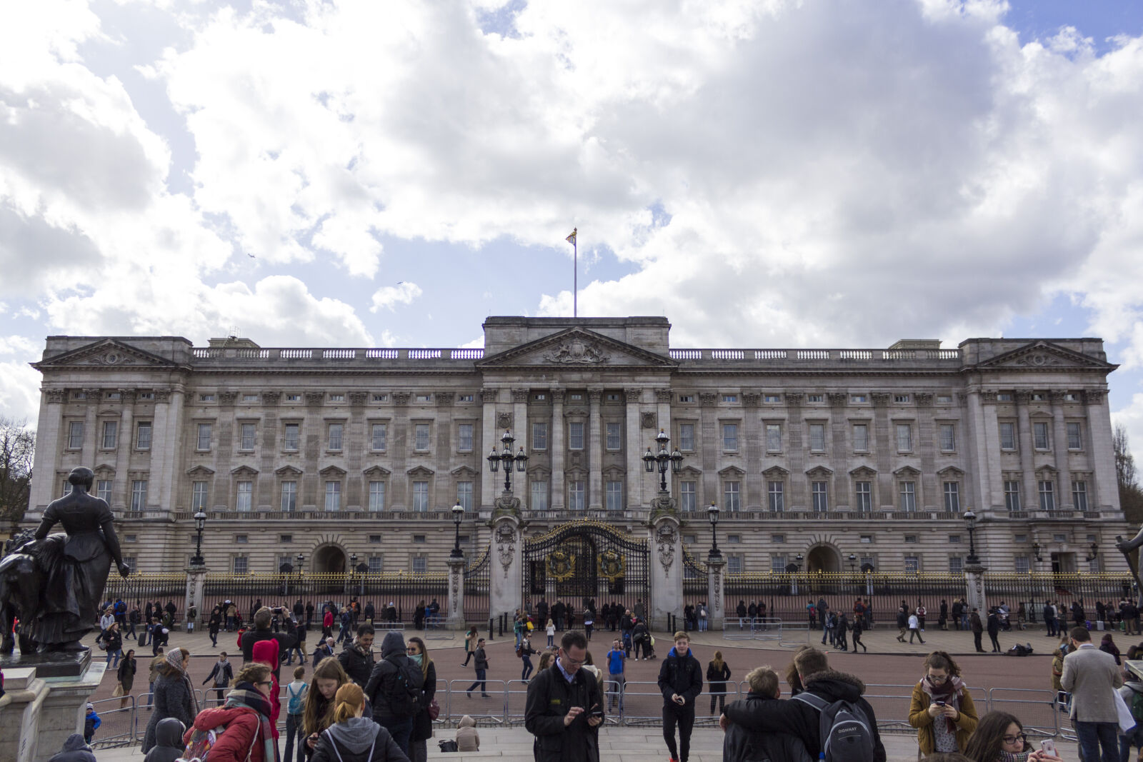 Canon EOS 600D (Rebel EOS T3i / EOS Kiss X5) sample photo. Buckingham, palace, london, queen photography