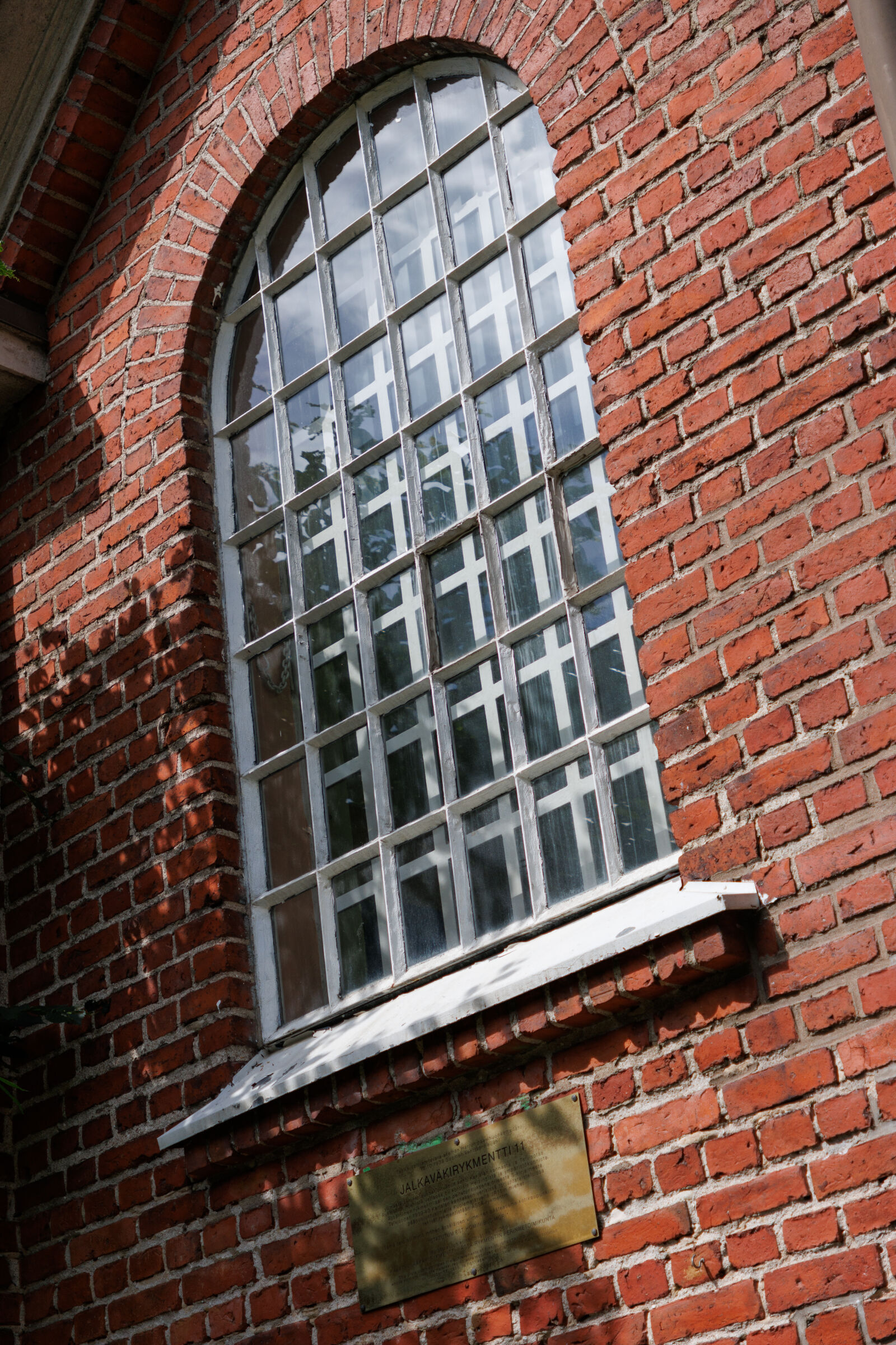 Canon EOS R7 sample photo. Window of an old photography