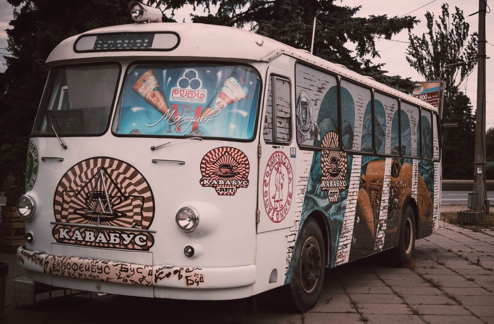Canon EOS 600D (Rebel EOS T3i / EOS Kiss X5) sample photo. Vehicle, bus, the transportation photography