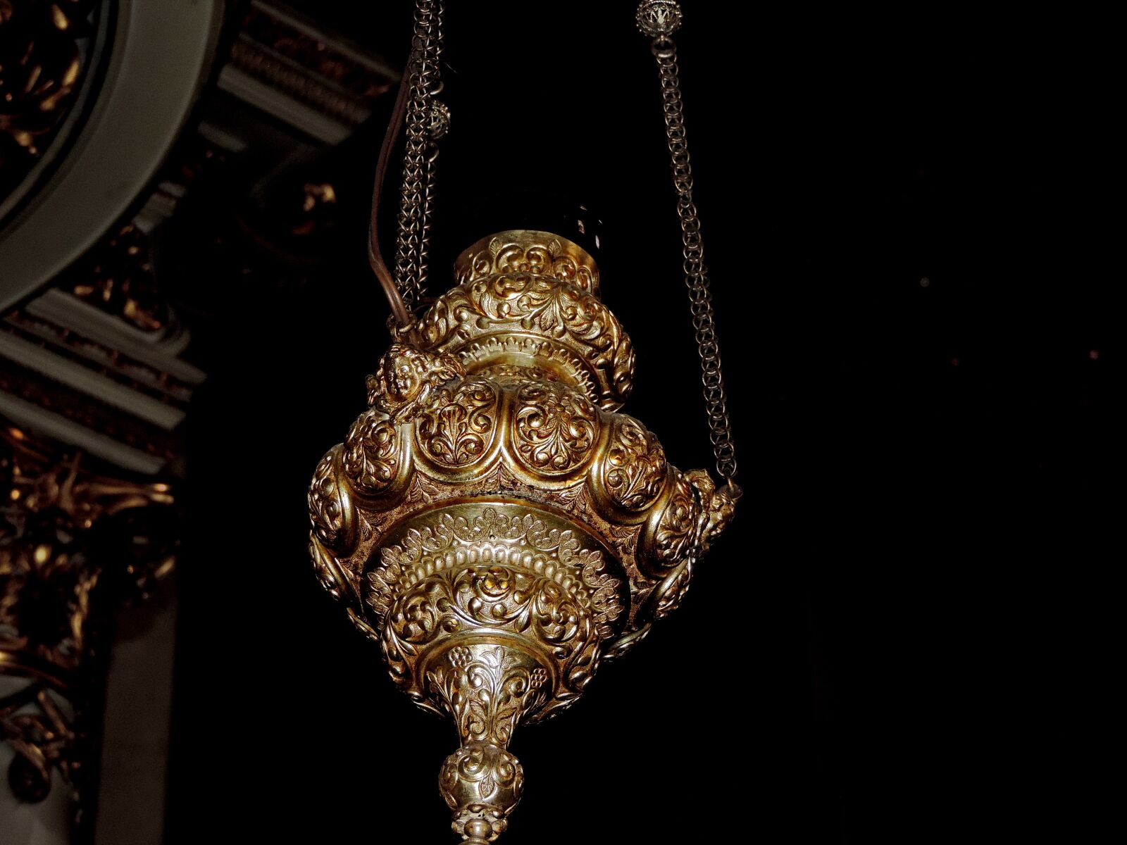 Nikon Coolpix P520 sample photo. Baroque, bronze, dark, interior photography