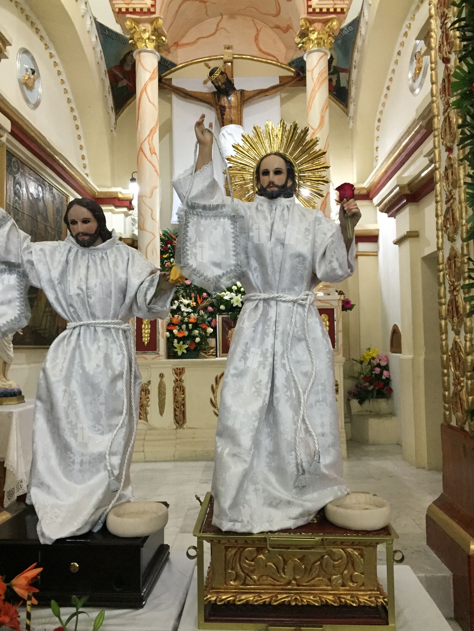 iPhone 6 back camera 4.15mm f/2.2 sample photo. Santo, religión, iglesia photography
