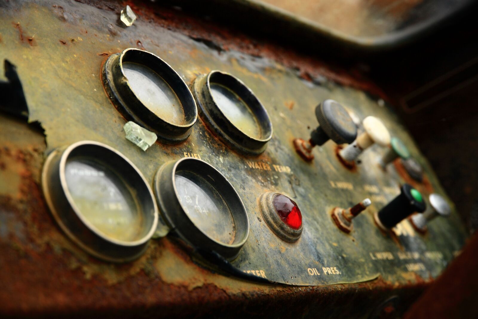 Canon EOS 5D sample photo. Rust, patina, old photography