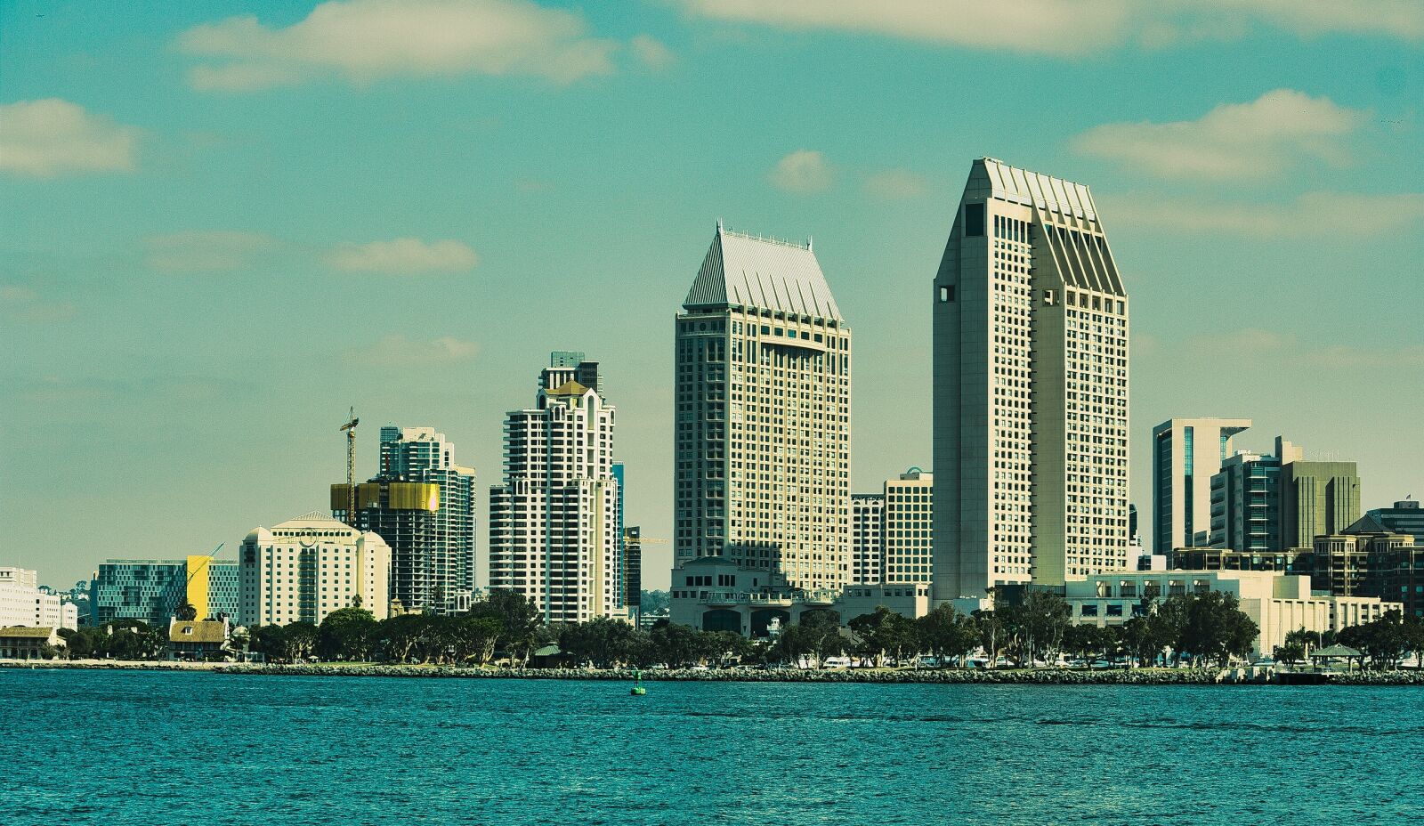 Canon EOS 550D (EOS Rebel T2i / EOS Kiss X4) sample photo. San diego, city, coastline photography