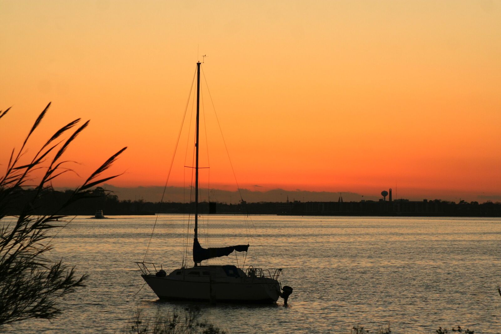Canon EOS 350D (EOS Digital Rebel XT / EOS Kiss Digital N) sample photo. Sunset, sailboat, sailing photography