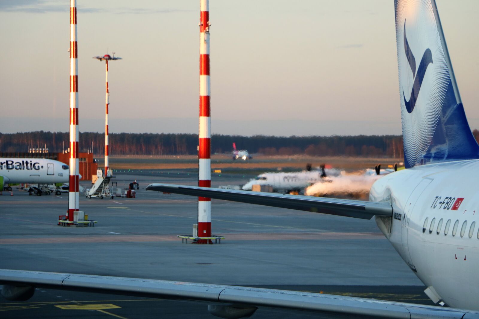 Canon EOS 750D (EOS Rebel T6i / EOS Kiss X8i) sample photo. Aeroplane, airplane, airport, jet photography