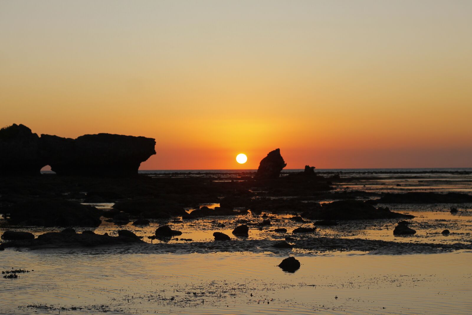Canon EOS 1100D (EOS Rebel T3 / EOS Kiss X50) + Canon EF 50mm F1.8 II sample photo. Sunset, landscape, sky photography