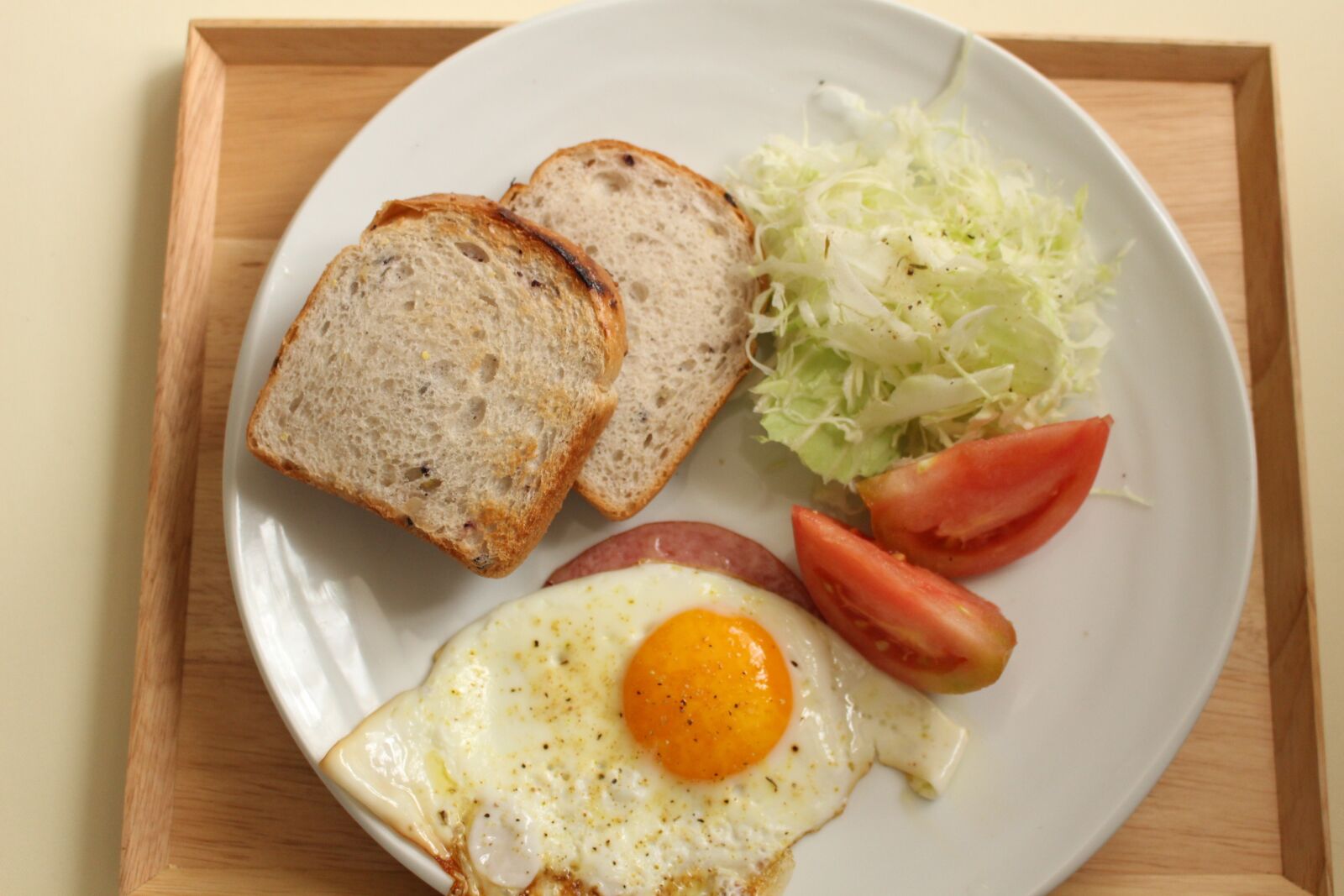 Canon EOS 100D (EOS Rebel SL1 / EOS Kiss X7) sample photo. Breakfast, brown rice bread photography