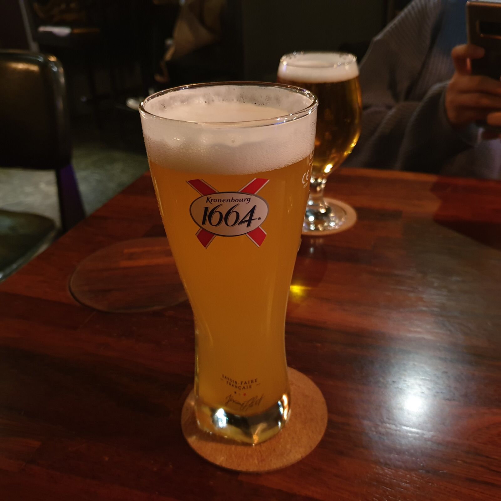 Samsung Galaxy Note9 sample photo. Beer, bar, table photography