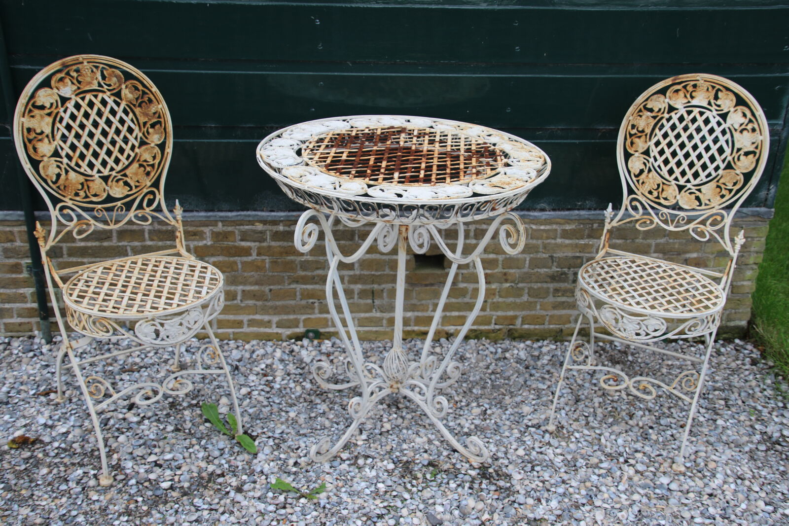 Canon EOS 7D Mark II sample photo. Al, fresco, chair, eat photography
