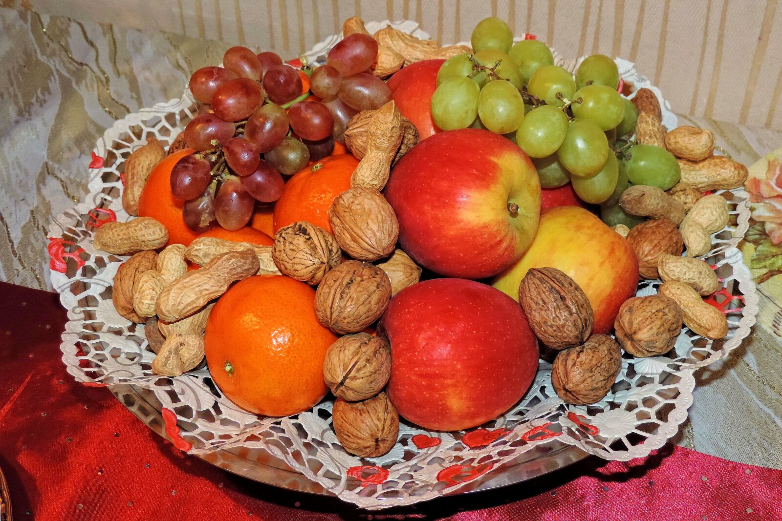 Nikon Coolpix P520 sample photo. Colorful plate, fruit, nuts photography