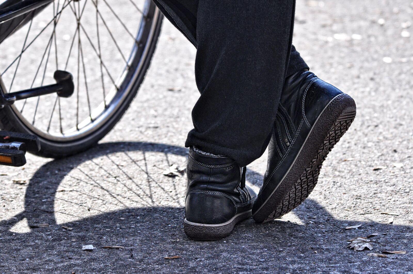 Nikon D90 sample photo. Foot, leg, shoe photography