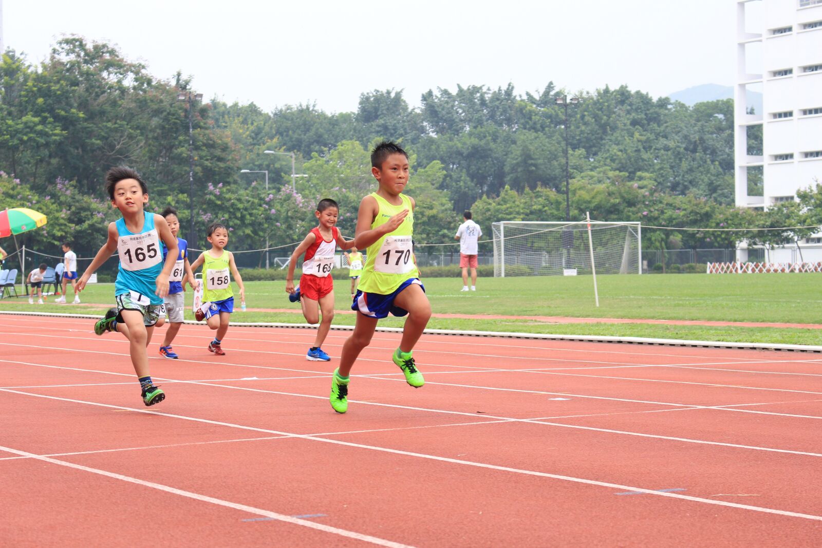 Canon EOS 700D (EOS Rebel T5i / EOS Kiss X7i) sample photo. Running, track, kids photography