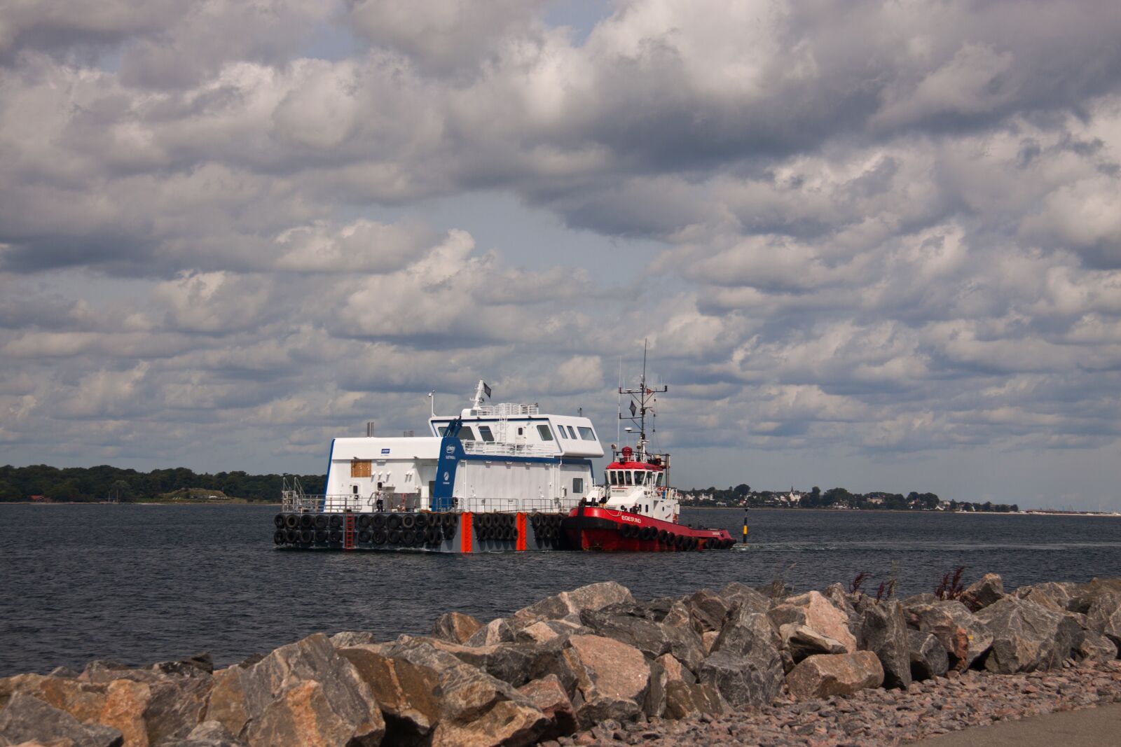 Canon EOS 50D sample photo. Towage, towing, boat photography