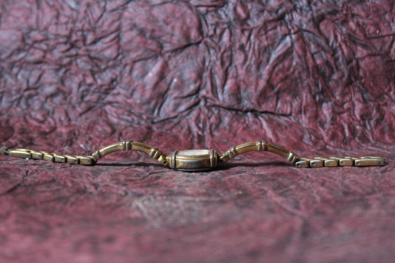 Canon EOS 600D (Rebel EOS T3i / EOS Kiss X5) sample photo. Old, wristwatch, metal, antique photography