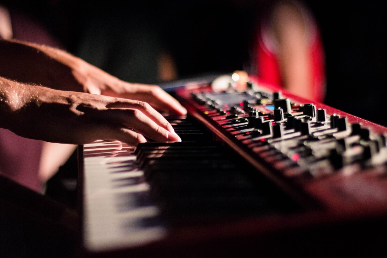 Canon EOS 70D sample photo. Hands, keyboard, music photography
