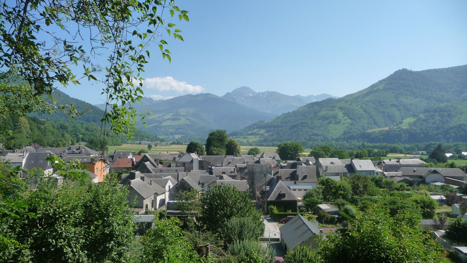 Panasonic Lumix DMC-TZ5 sample photo. Village, pyr n es photography