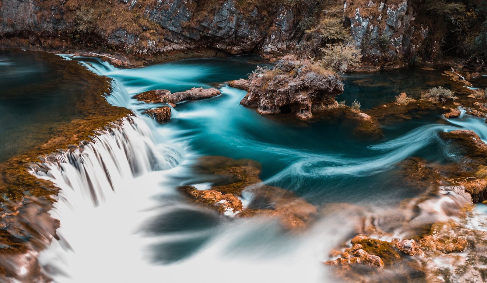 Canon EOS 750D (EOS Rebel T6i / EOS Kiss X8i) sample photo. Creek, fall, landscape photography