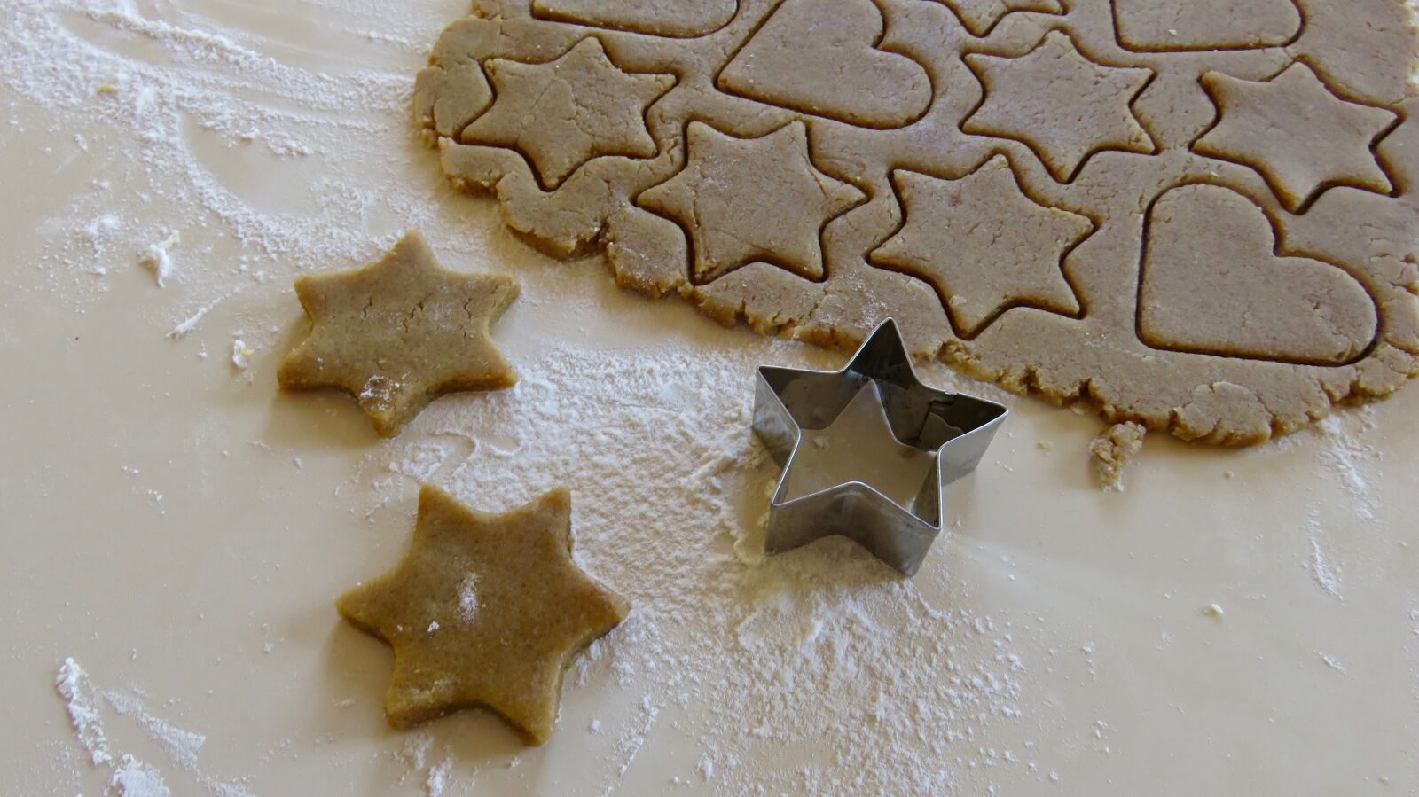 Canon PowerShot SX710 HS sample photo. Baking, cookies, gingerbread photography