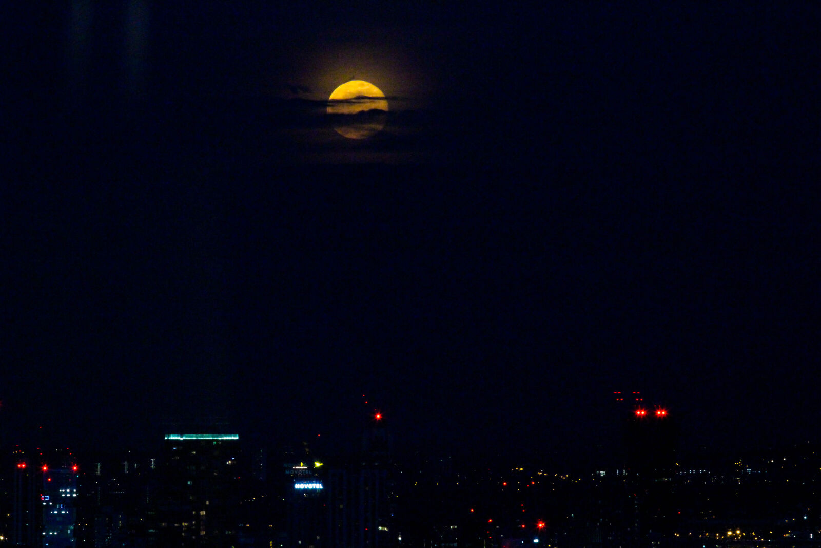 Canon EF 70-200mm F4L USM sample photo. Full, moon, moon, night photography