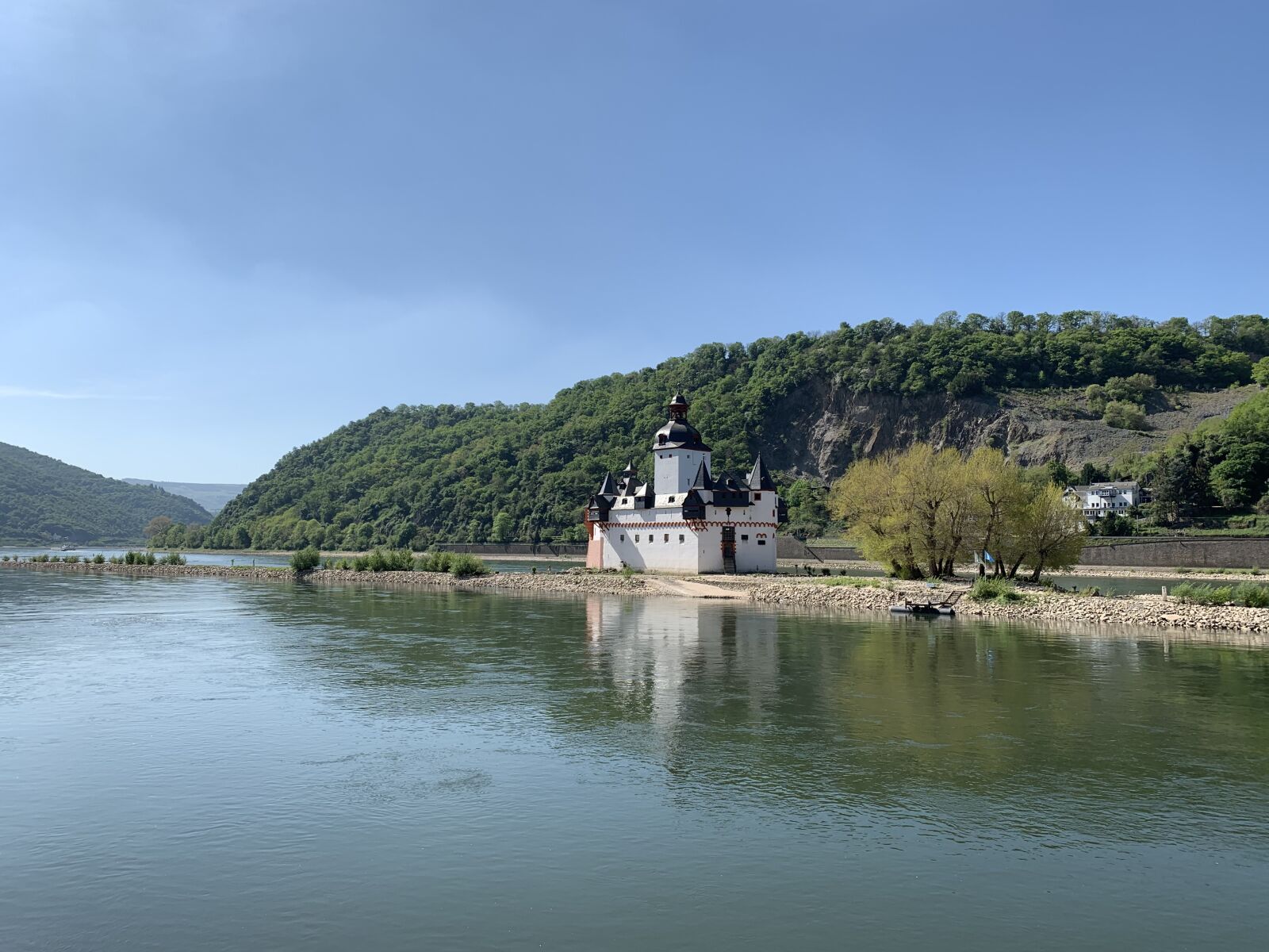 iPhone XS back dual camera 4.25mm f/1.8 sample photo. Rhine, romance of the photography