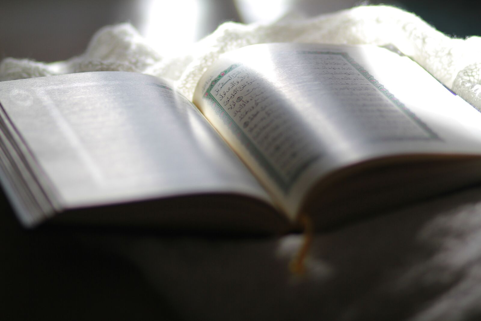 Canon EOS 7D sample photo. Quran, light, recite photography