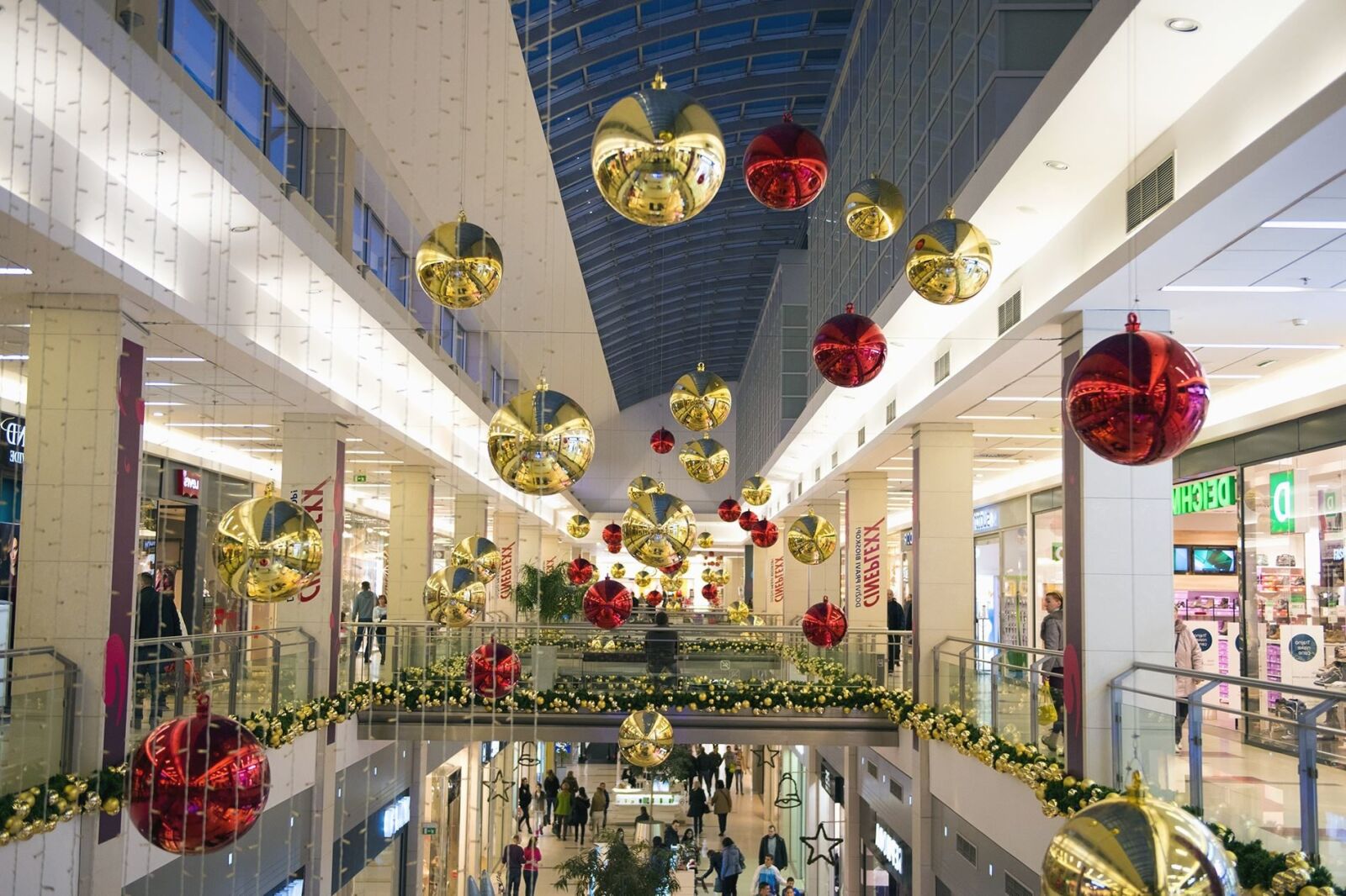 Nikon D810 sample photo. Christmas, decoration, shop, shopping photography