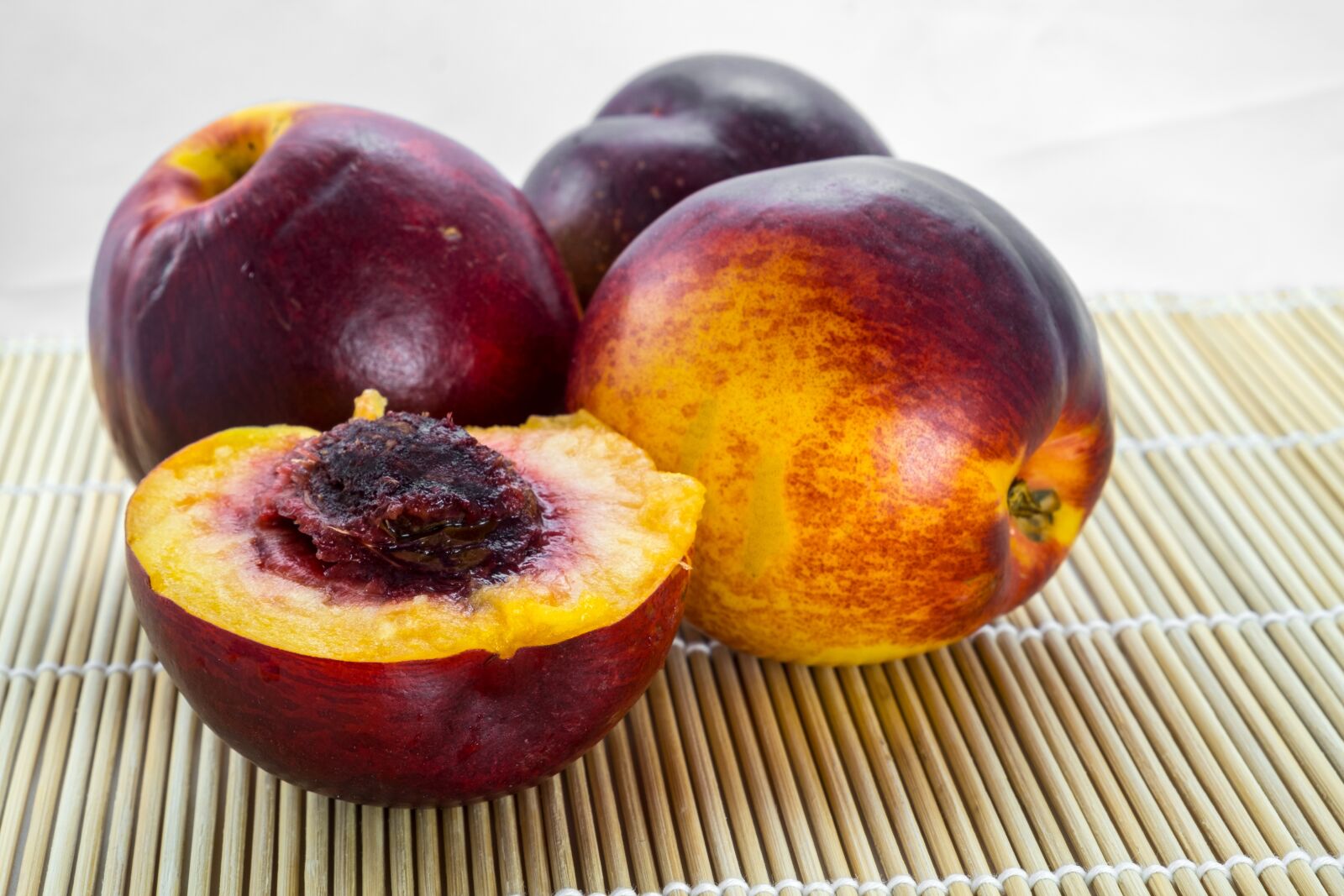 Fujifilm XF 18-55mm F2.8-4 R LM OIS sample photo. Nectarines, fruit, drupe photography