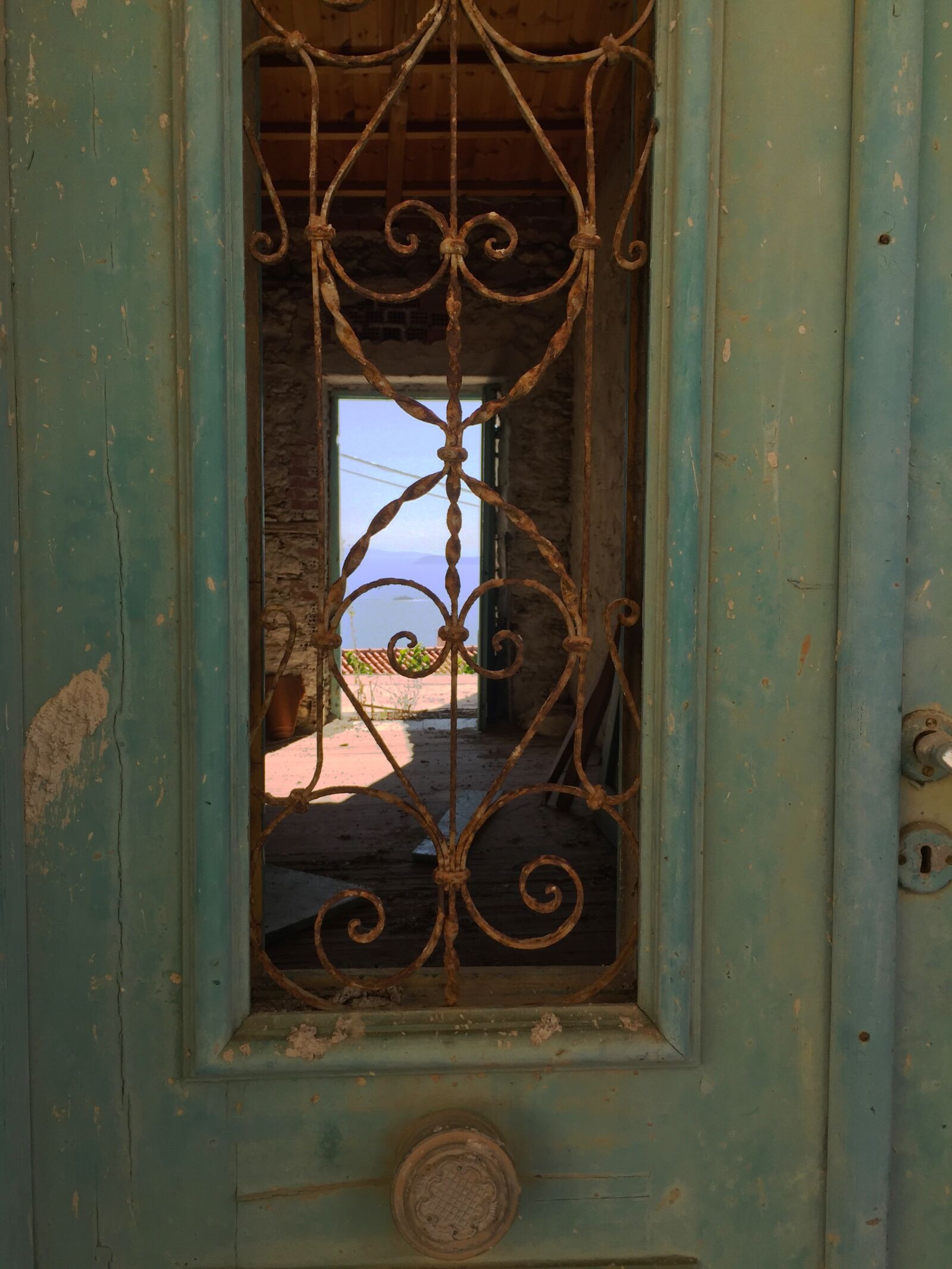 iPhone 6 Plus back camera 4.15mm f/2.2 sample photo. Door photography