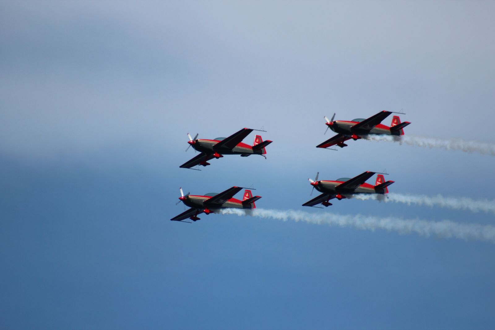 Canon EF 75-300mm f/4-5.6 USM sample photo. Airplane, aircraft, flight photography