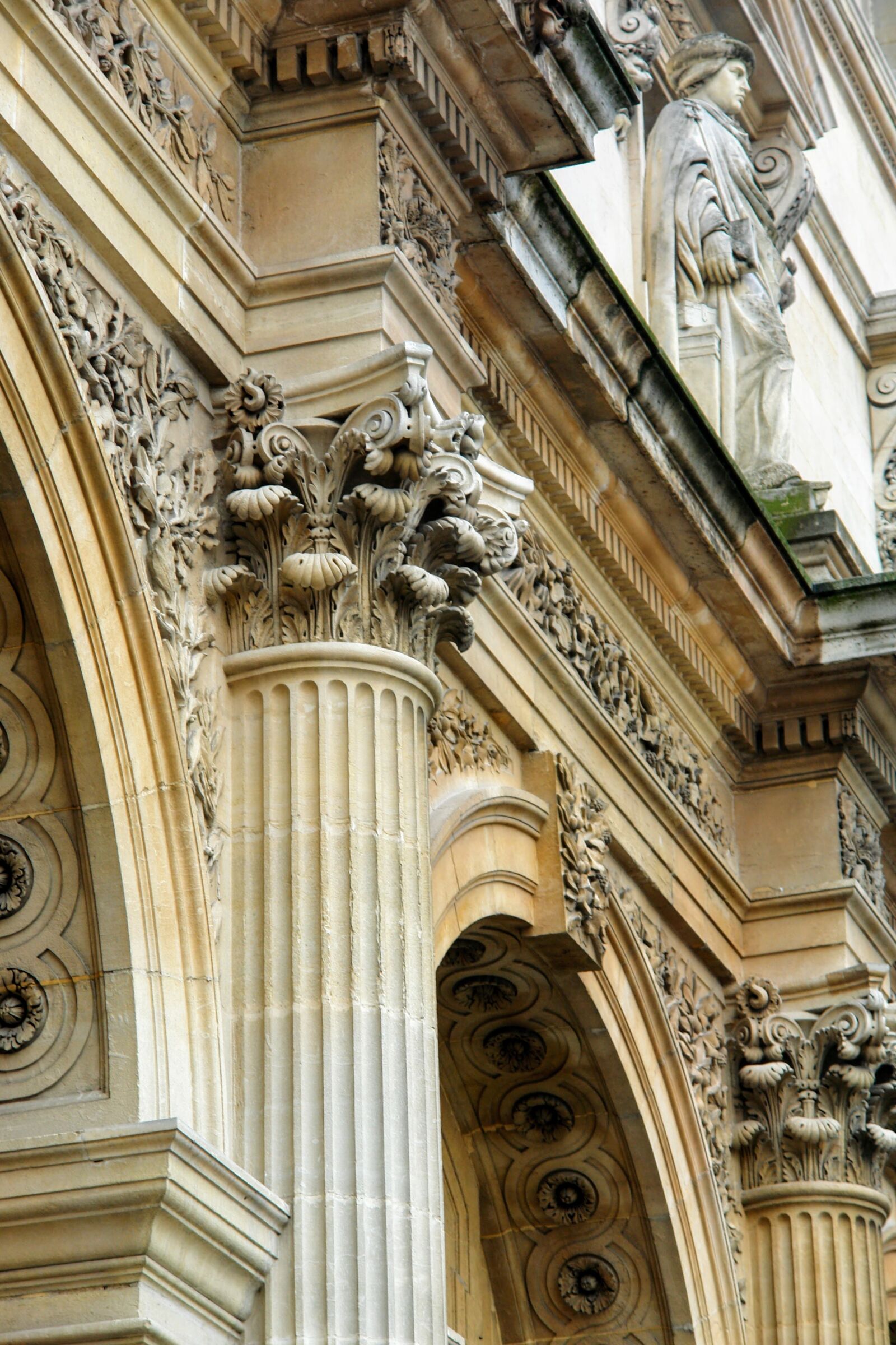 Sony DSC-R1 sample photo. Paris, facade, architecture photography