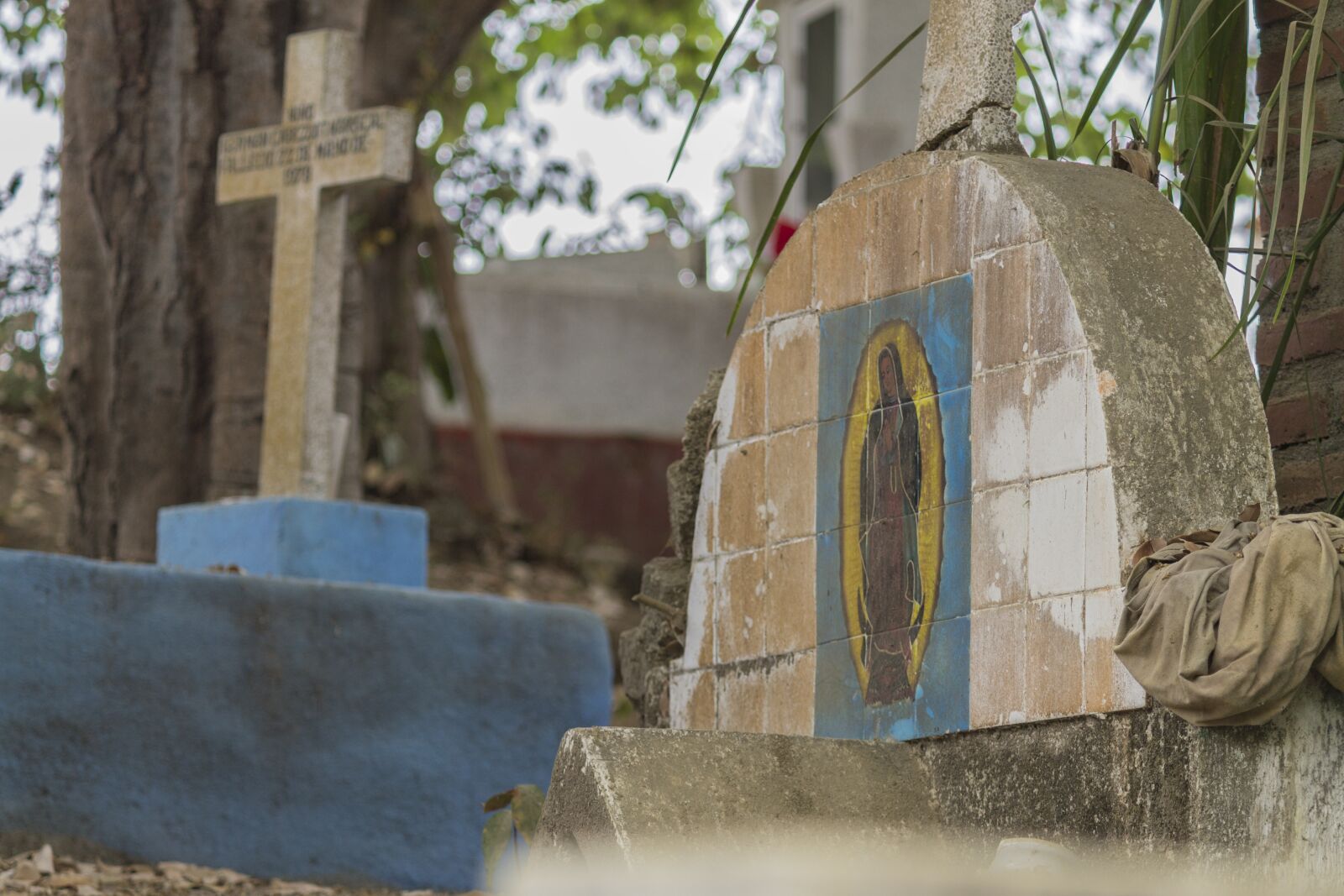 Canon EOS 1100D (EOS Rebel T3 / EOS Kiss X50) sample photo. Pantheon, virgin, cemetery photography