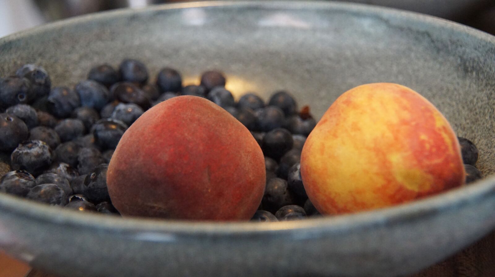 Sony ILCA-77M2 + DT 18-270mm F3.5-6.3 SSM sample photo. Shell, fruits, peaches photography
