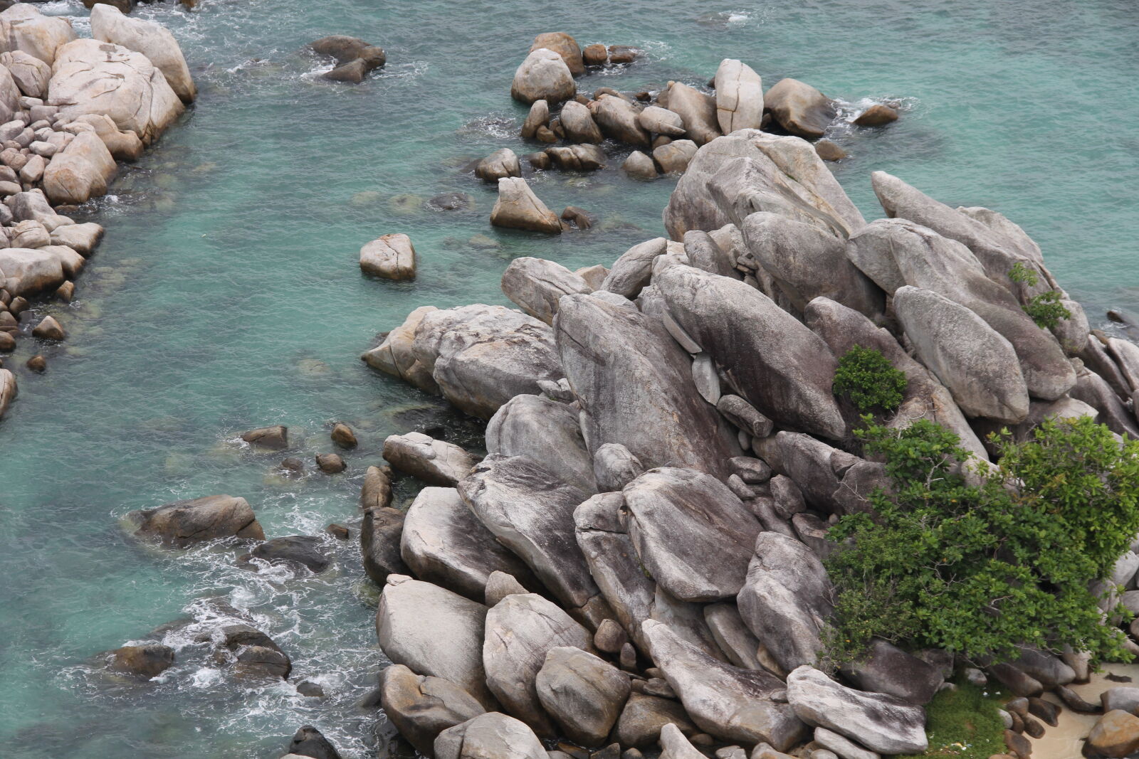 Canon EF-S 18-135mm F3.5-5.6 IS sample photo. Beach, belitung, cliff, coast photography