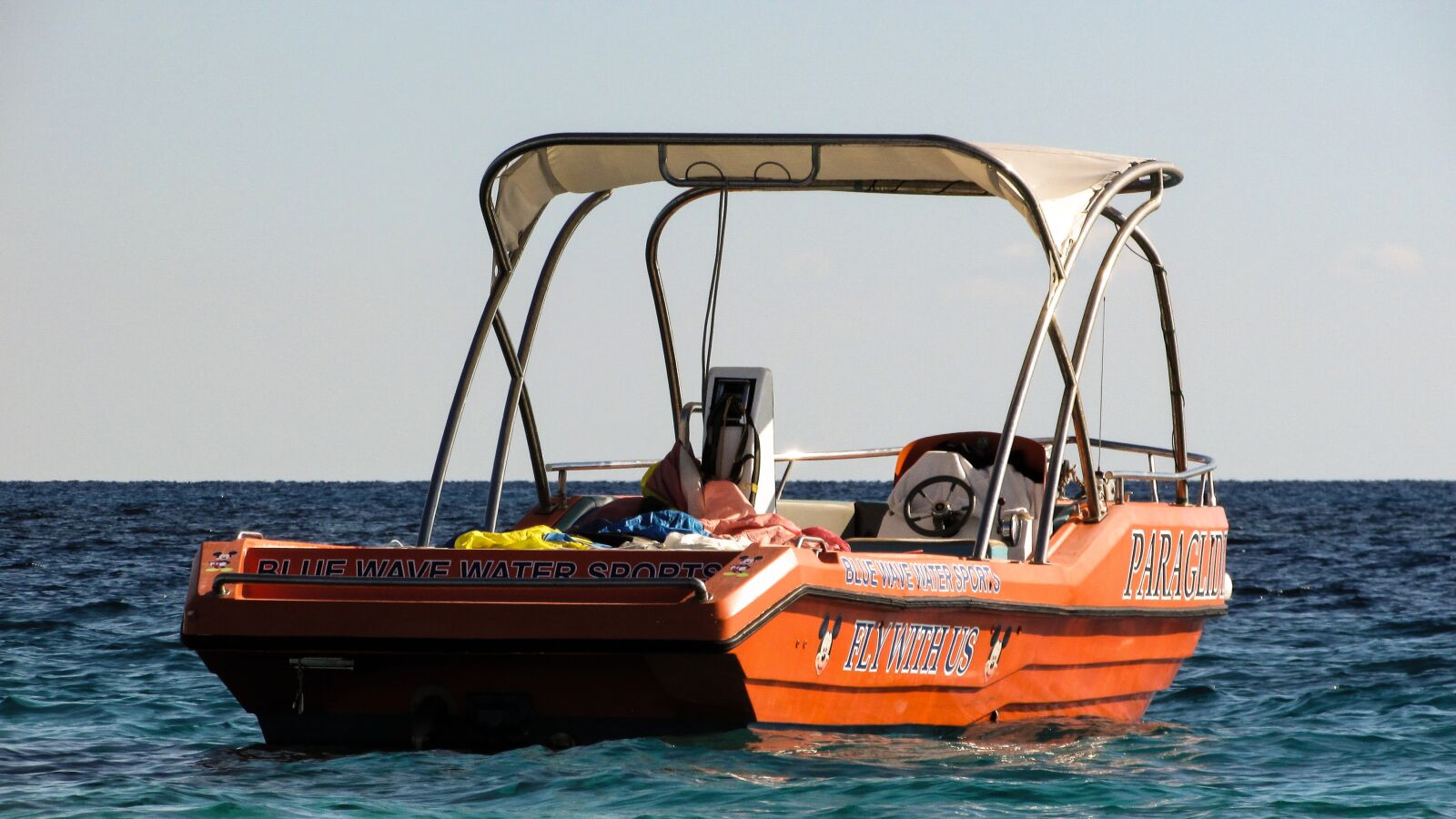Canon PowerShot SX400 IS sample photo. Speed boat, sea, water photography