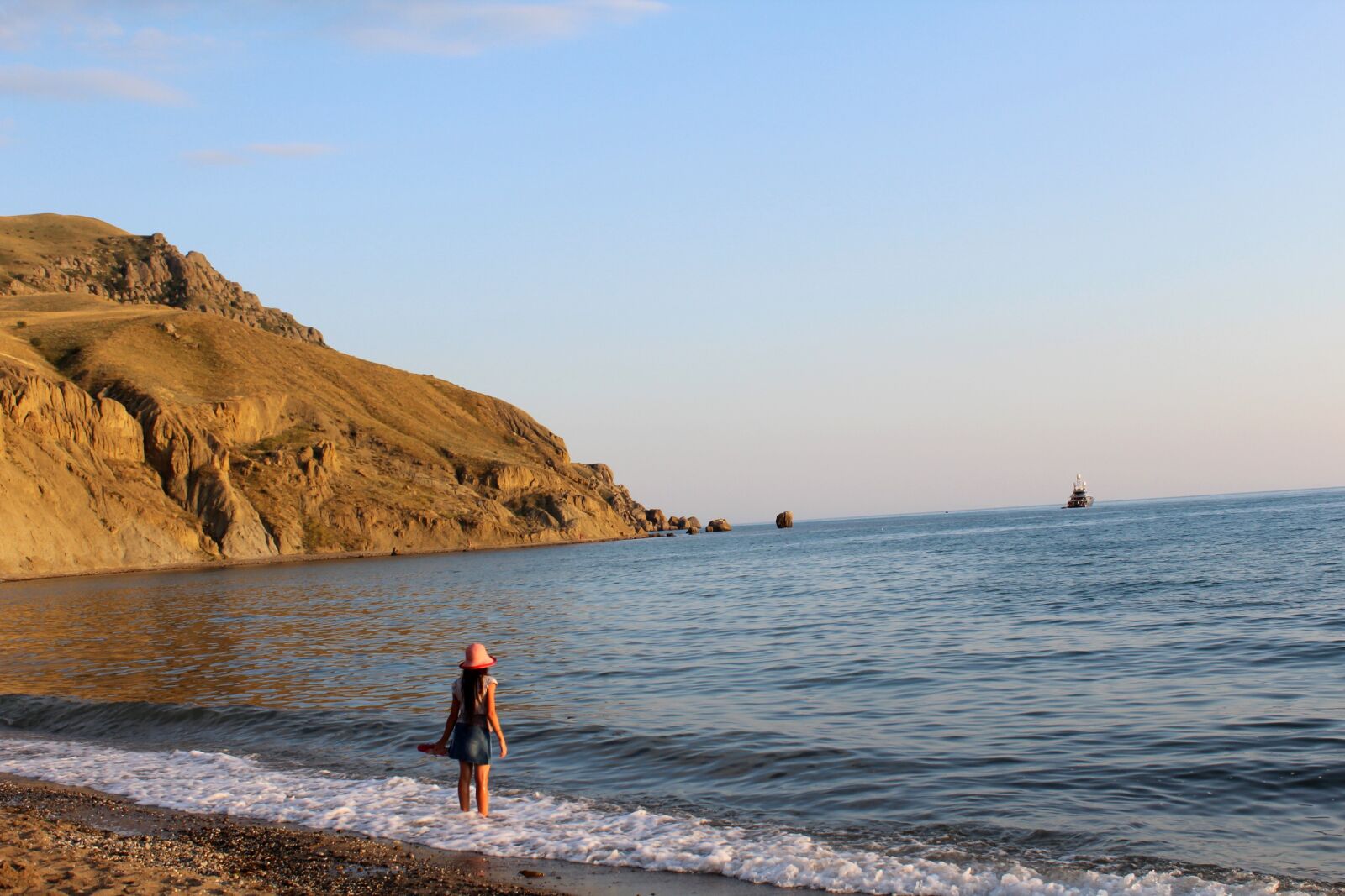 Canon EOS 600D (Rebel EOS T3i / EOS Kiss X5) sample photo. Sea, girl, beach photography