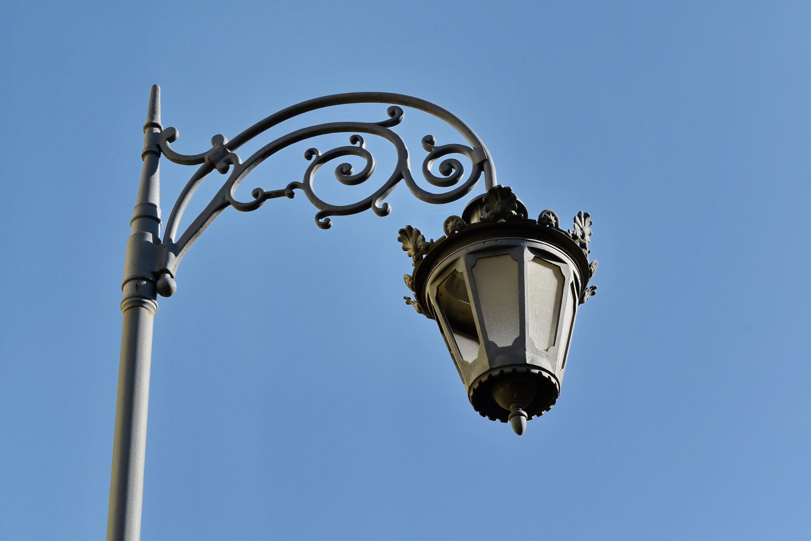 Nikon D5500 sample photo. Lamp, lantern, outdoors, iron photography