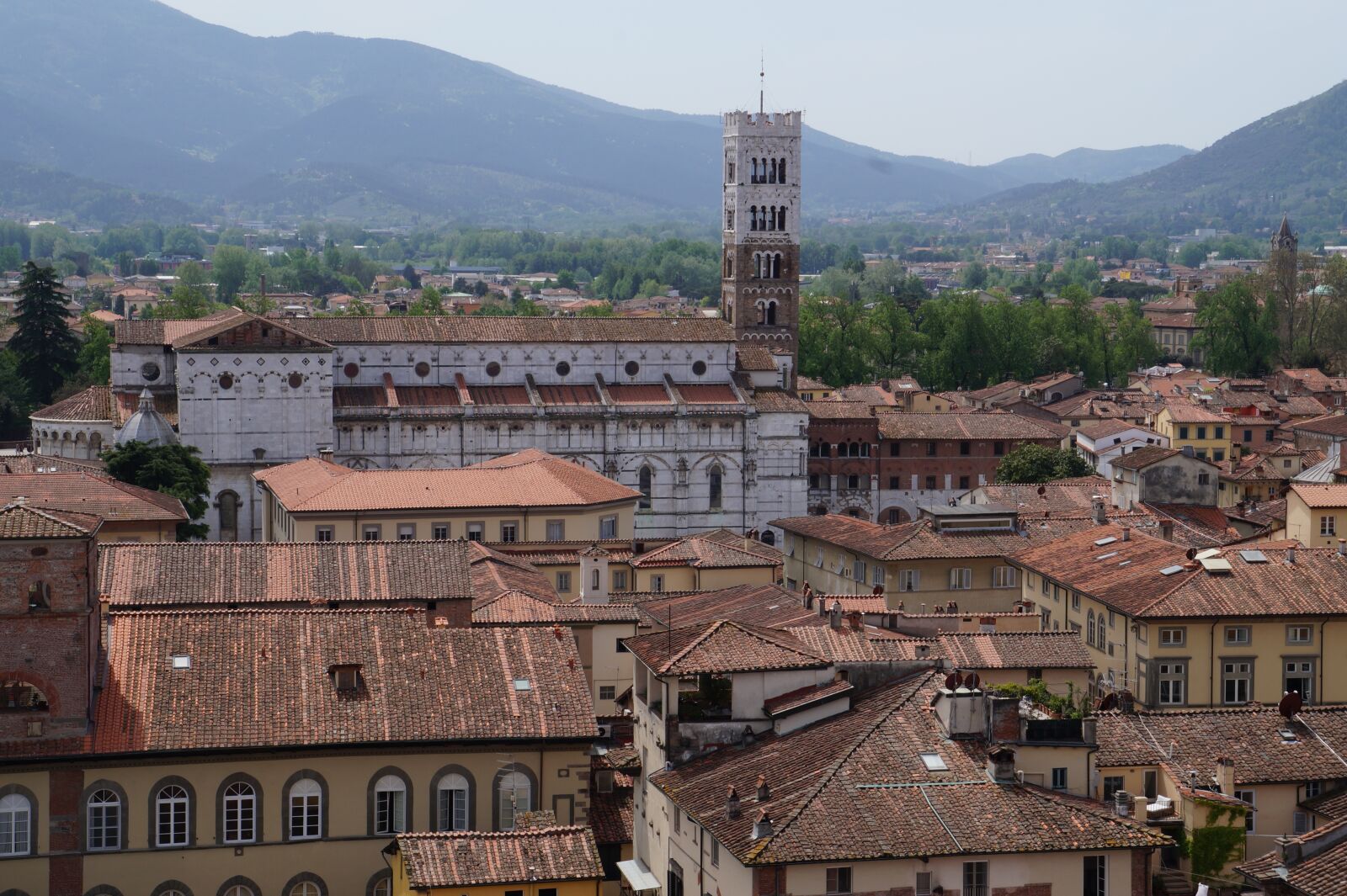 Sony Alpha a3000 + Sony E 18-55mm F3.5-5.6 OSS sample photo. Italy, lucca, tuscany photography